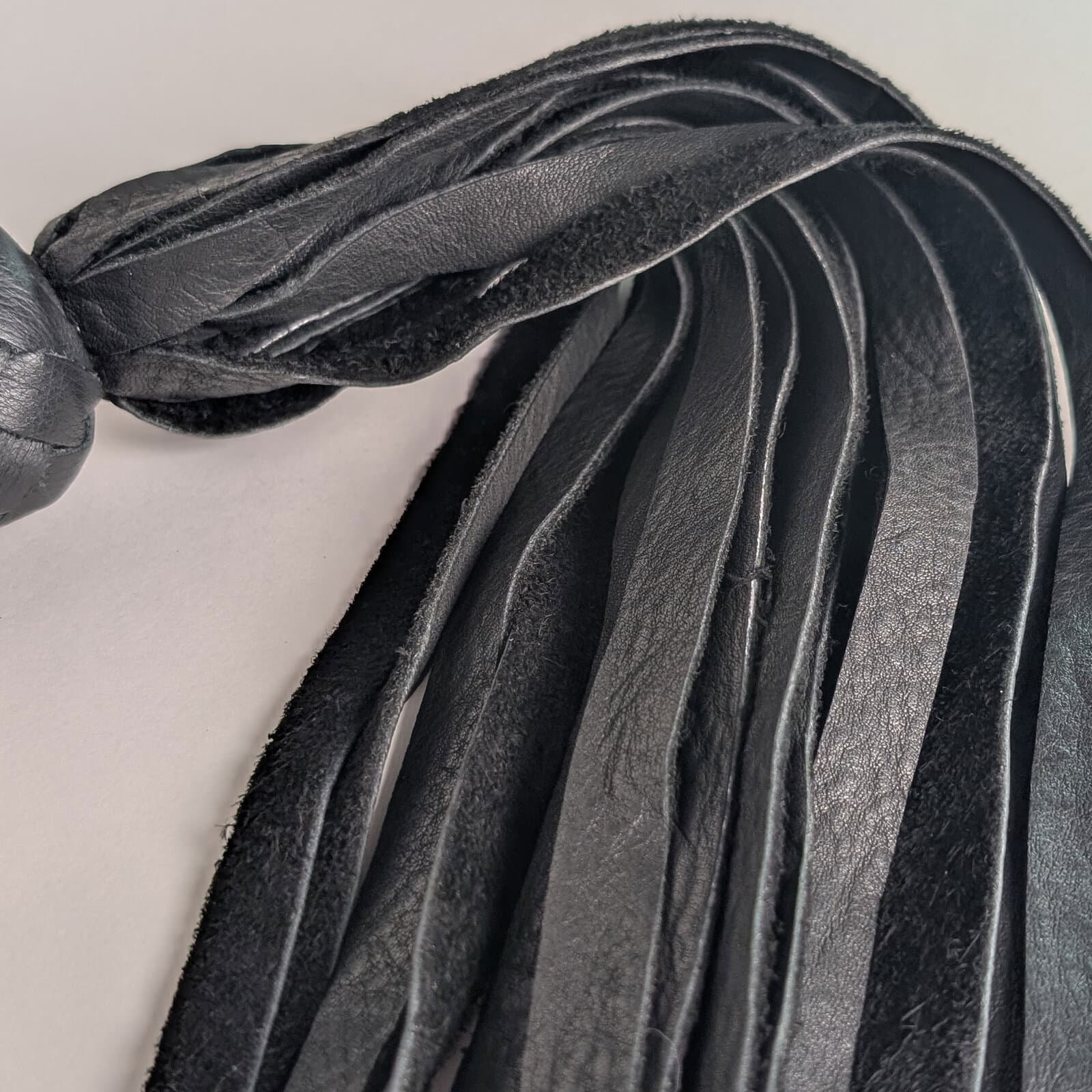 Black Elk Single Medium Flogger - Silver & Black Handle - 260063 3 Elk Flogger